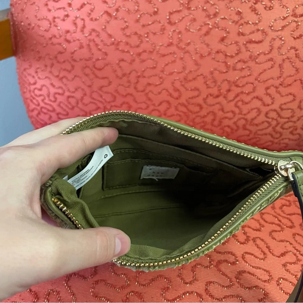 🌱5/$25🌱 A New Day | Green Velvety Zipper Clutch Wristlet Bag